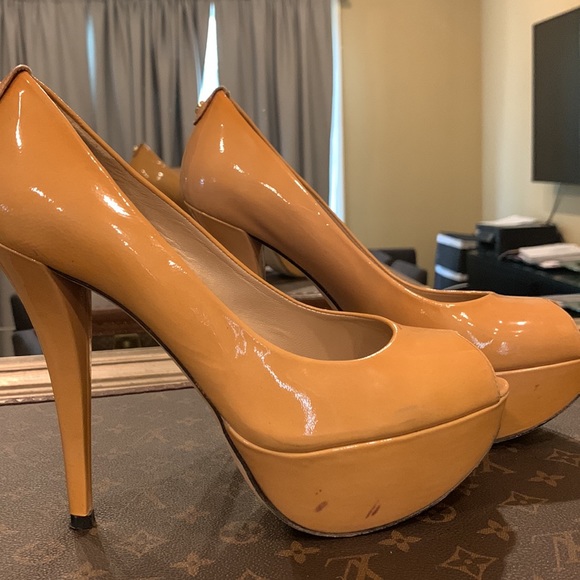 Stuart Weitzman platform heels - Picture 1 of 2